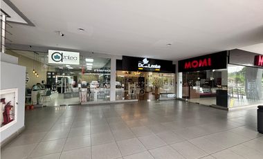 LOCAL / CENTENNIAL PLAZA / PLANTA BAJA / 80m2 / FRENTE A MC DONALDS