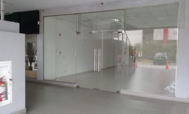 LOCAL / CENTENNIAL PLAZA / PLANTA BAJA / 80m2 / PRECIO INCLUYE MANTEN.