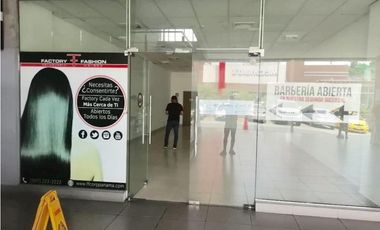 LOCAL / CENTENNIAL PLAZA / PLANTA BAJA / 80m2 / PRECIO INCLUYE MANTEN.
