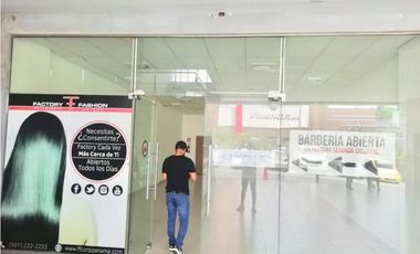 LOCAL / CENTENNIAL PLAZA / PLANTA BAJA / 80m2 / PRECIO INCLUYE MANTEN.