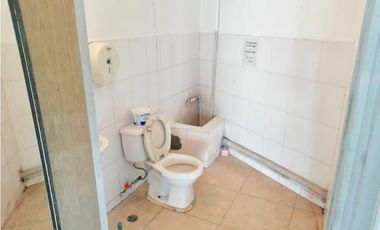 LOCAL / CENTENNIAL PLAZA / PLANTA BAJA / 80m2 / PRECIO INCLUYE MANTEN.