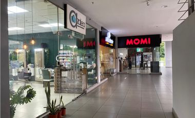 LOCAL / CENTENNIAL PLAZA / PLANTA BAJA / 80m2 / FRENTE A MC DONALDS