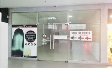 LOCAL / CENTENNIAL PLAZA / PLANTA BAJA / 80m2 / PRECIO INCLUYE MANTEN.