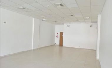LOCAL / CENTENNIAL PLAZA / PLANTA BAJA / 80m2 / PRECIO INCLUYE MANTEN.