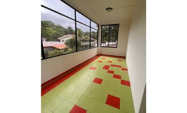 ANCON / LLANOS DE CURUNDU / 6 HABITACIONES / 767M / PATIO