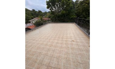 ANCON / LLANOS DE CURUNDU / 6 HABITACIONES / 767M / PATIO