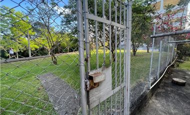 TERRENO COMERCIAL / CARRASQUILLA / PEGADO AL PARQUE OMAR / 897m