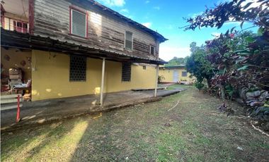 TERRENO COMERCIAL / CARRASQUILLA / PEGADO AL PARQUE OMAR / 897m