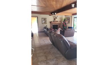 CERRO AZUL / FINCA PRIVADA / 2 CASAS / 4.5 HECTREAS / 3 HABITACIONES