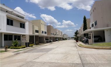 COSTA SUR / COSTA SUR VILLAGE / 258m2 / 3 HABITAC / 3 NIVELES YG