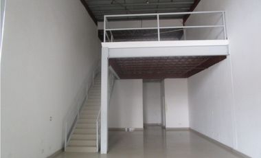 LOCAL COMERCIAL / PLAZA MILLA 8 / CON MEZZANINE / 190m2 / VACIO