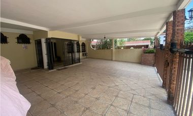 CASA CON PISCINA / BETANIA / LA ALAMEDA / AMOBLADA / 442m2 / 5 HABIT.