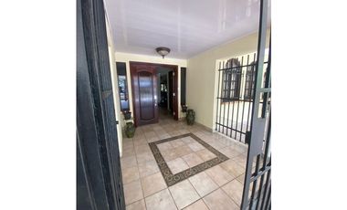 CASA CON PISCINA / BETANIA / LA ALAMEDA / AMOBLADA / 442m2 / 5 HABIT.