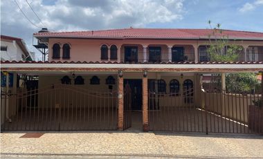CASA CON PISCINA / BETANIA / LA ALAMEDA / AMOBLADA / 442m2 / 5 HABIT.