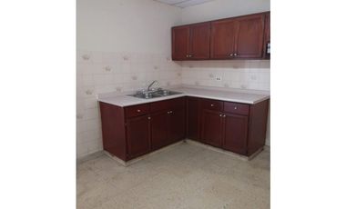 CASA PARA USO RESIDENCIAL O COMERCIAL / TUMBA MUERTO / 200m2 / 3 HABIT