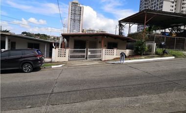 CASA PARA USO RESIDENCIAL O COMERCIAL / TUMBA MUERTO / 200m2 / 3 HABIT
