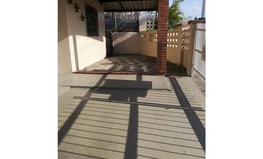 CASA PARA USO RESIDENCIAL O COMERCIAL / TUMBA MUERTO / 200m2 / 3 HABIT