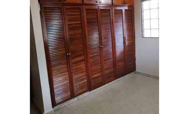 CASA PARA USO RESIDENCIAL O COMERCIAL / TUMBA MUERTO / 200m2 / 3 HABIT