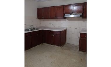 CASA PARA USO RESIDENCIAL O COMERCIAL / TUMBA MUERTO / 200m2 / 3 HABIT