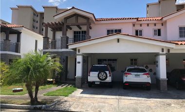 VERSALLES / QUINTAS DE VERSALLES / 276m2 /CON JARDN / 4 HABITAC.