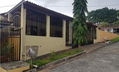 ARRAIJAN / VILLAS EL CARRIZAL / 3 HABITACIONES / 250m2 / VACIO