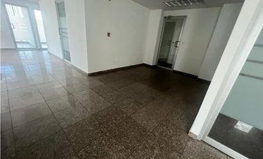 OFICINA / CALLE 50 / PH GLOBAL PLAZA / 358m2 / CON DIVISIONES
