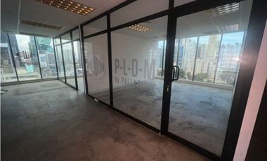 OFICINA / CALLE 50 / PH GLOBAL PLAZA / 500m2 / CON DIVISIONES
