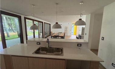 CASA EN VENTA  COSTA ESMERALDA -RESIDENCIAL I-280