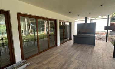 CASA EN VENTA  COSTA ESMERALDA -RESIDENCIAL I-280