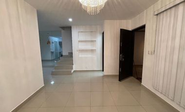 CASA EN RENTA CON ALBERCA EN CUMBRES MONTENOVA  - GARCIA NL.