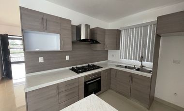 CASA EN RENTA CON ALBERCA EN CUMBRES MONTENOVA  - GARCIA NL.