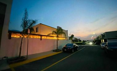 CASA EN RENTA CON ALBERCA EN CUMBRES MONTENOVA  - GARCIA NL.