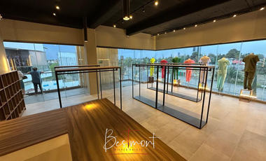Venta de local con Inquilino (U-niform), Zavaleta Center