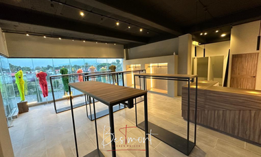 Venta de local con Inquilino (U-niform), Zavaleta Center