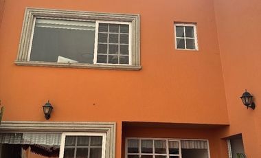 Lomas Hipódromo  hermosa casa en calle cerrada