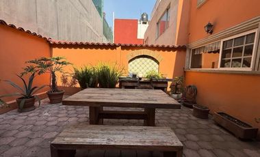 Lomas Hipódromo  hermosa casa en calle cerrada