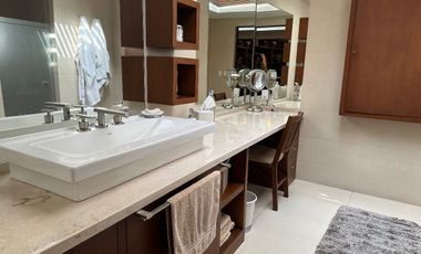 Lomas Hipódromo  hermosa casa en calle cerrada