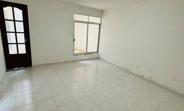 Casa en venta en el corazón de Fracc. Coapexpan- Doble habitación en planta baja