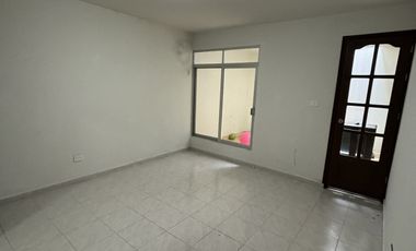 Casa en venta en el corazón de Fracc. Coapexpan- Doble habitación en planta baja