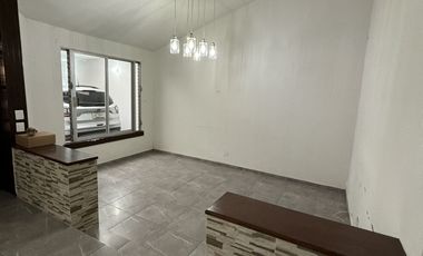 Casa en venta en el corazón de Fracc. Coapexpan- Doble habitación en planta baja