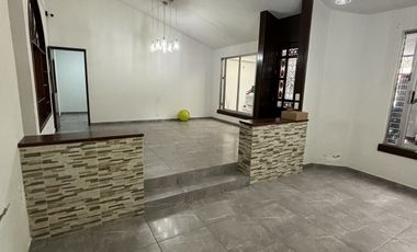 Casa en venta en el corazón de Fracc. Coapexpan- Doble habitación en planta baja