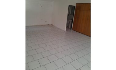 SE ARRIENDA CASA PARA USO COMERCIAL FRENTE A JUMBO SIN AMOBLAR