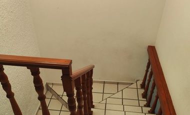 RENTA EXCELENTE CASA AMUEBLADA CHAPALITA LAS FUENTES