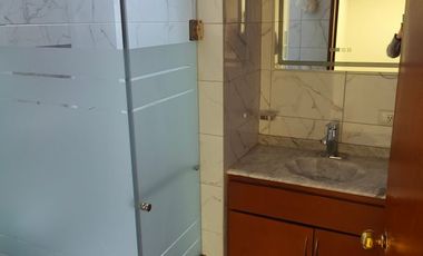 RENTA EXCELENTE CASA AMUEBLADA CHAPALITA LAS FUENTES