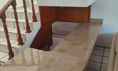 RENTA EXCELENTE CASA AMUEBLADA CHAPALITA LAS FUENTES