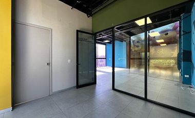 Renta Local/Oficina en La Calma Primer Piso 143m2