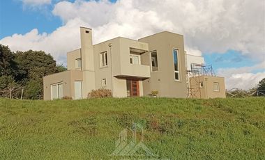 Casa en Arriendo en Condominio Privado Camino Tromen a 10 minutos Fundo el Carmen
