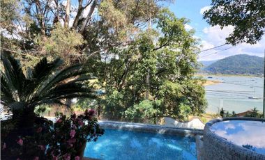 Casa en renta en Valle de Bravo con Vista al Lago