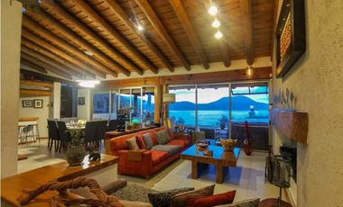CASA EN RENTA EN VALLE DE BRAVO CON VISTA AL LAGO