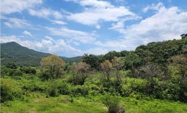 RANCHO EN VENTA EN VALLE DE BRAVO CON ARROYO